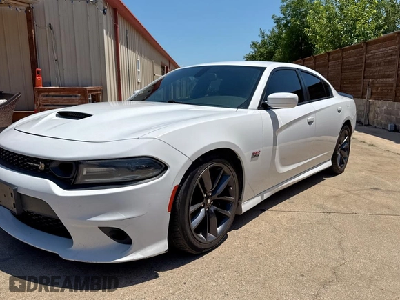 2019 Dodge Charger Scat Pack z VIN 2C3CDXGJ3KH558842, wystawiony jako Copart lot #60527095 z przebiegiem 127 546 mil mil oraz Czysty tytuł • Clean title. Historia ofert i sprzedaży dostępna na DreamBid. Obrazek 2.