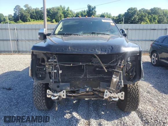 2017 Ford F-250 Lariat z VIN 1FT7W2BT6HEB84309, wystawiony jako Copart lot #57547225 z przebiegiem 150 467 mil mil oraz Szkoda całkowita • Salvage title. Historia ofert i sprzedaży dostępna na DreamBid. Obrazek 5.