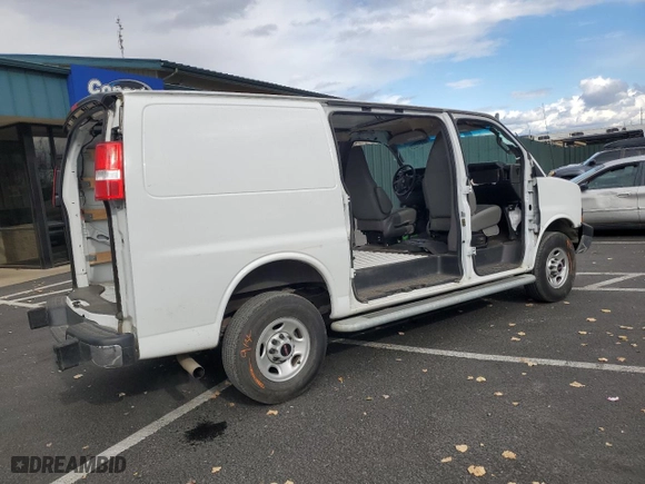 2022 GMC Savana Cargo Van with VIN 1GTW7AFP1N1188822, listed as a Copart auction lot 76135484 with 24,056 mi miles and Clean Title. Bid and sale history available at carsss.com. Image 3.