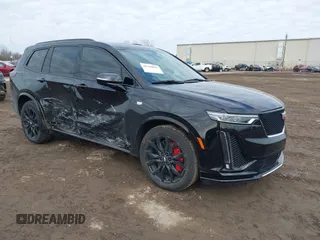 2024 Cadillac XT6 AWD Sport z VIN 1GYKPHRS8RZ750238, wystawiony jako IAAI lot #41769814 z przebiegiem 3600 mil mil oraz . Historia ofert i sprzedaży dostępna na DreamBid. Obrazek 1.