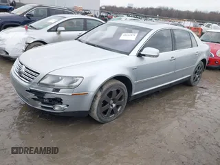 2005 Volkswagen Phaeton z VIN WVWBH03D858004483, wystawiony jako IAAI lot #41412475 z przebiegiem 146 072 mil mil oraz . Historia ofert i sprzedaży dostępna na DreamBid. Obrazek 2.