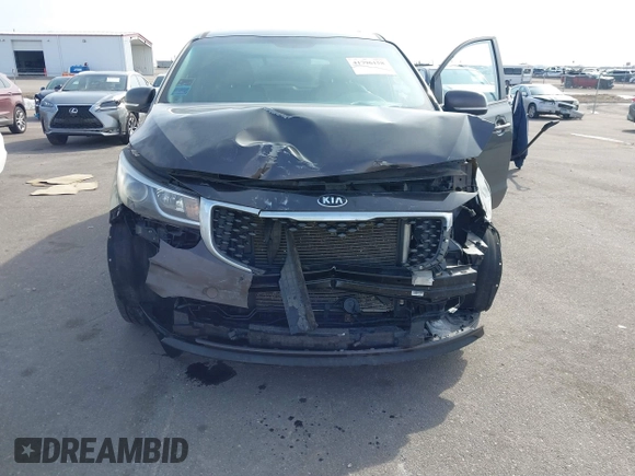 2017 Kia Sedona LX with VIN KNDMB5C19H6329933, listed as a IAAI auction lot 41796158 with 101,399 mi miles. Bid and sale history available at carsss.com. Image 6.