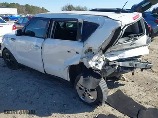 2016 Kia Soul with VIN KNDJN2A28G7301652, listed as a IAAI auction lot 41737139 with 1 mi miles. Bid and sale history available at carsss.com. Image 3.
