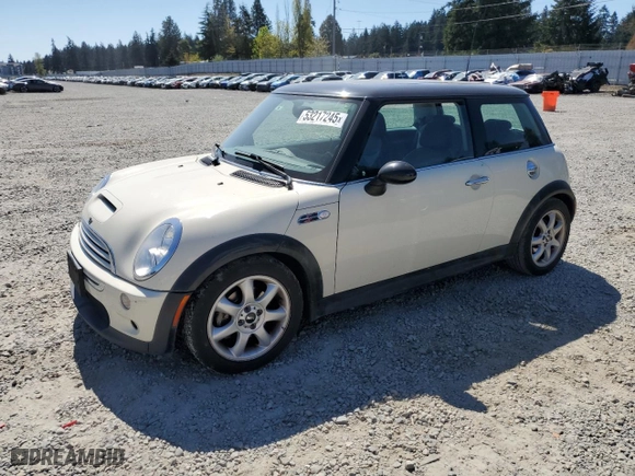 2006 MINI Cooper Hardtop S with VIN WMWRE33526TJ48561, listed as a Copart auction lot 53217245 with 154,128 mi miles and Clean Title. Bid and sale history available at carsss.com. Image 1.