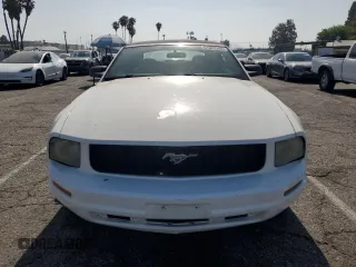 2007 Ford Mustang Deluxe z VIN 1ZVFT84NX75272930, wystawiony jako Copart lot #61072165 z przebiegiem 137 513 mil mil oraz Szkoda całkowita • Salvage title. Historia ofert i sprzedaży dostępna na DreamBid. Obrazek 5.