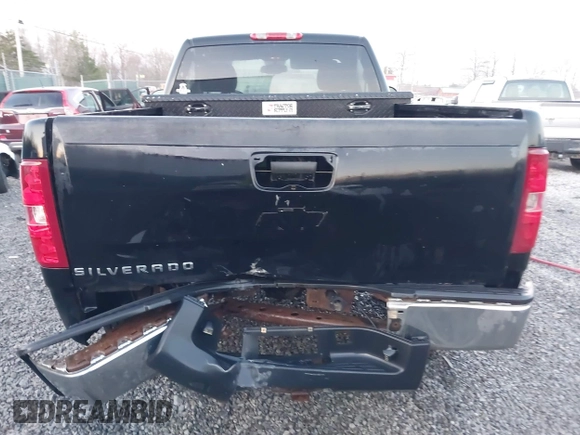 2008 Chevrolet Silverado 1500 Work Truck with VIN 1GCEK14C28Z329235, listed as a IAAI auction lot 41733369 with 185,732 mi miles. Bid and sale history available at carsss.com. Image 6.
