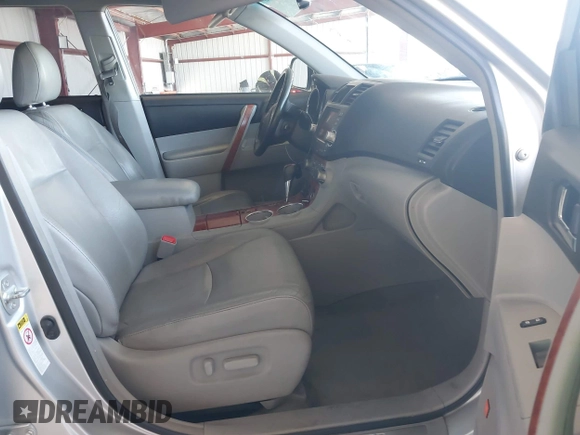 2010 Toyota Highlander Limited with VIN 5TDYK3EH5AS004136, listed as a IAAI auction lot 42520903 with 174,822 mi miles and . Bid and sale history available at DreamBid. Image 5.