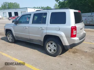 2011 Jeep Patriot Latitude с VIN 1J4NF1GB0BD130593, выставлен на аукционе IAAI как лот 42491913 с пробегом 195 022 миль миль и . История ставок и продаж доступна на DreamBid. Изображение 3.
