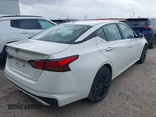 2025 Nissan Altima SV z VIN 1N4BL4DV8SN364434, wystawiony jako IAAI lot #42532928 z przebiegiem 14 521 mil mil oraz . Historia ofert i sprzedaży dostępna na DreamBid. Obrazek 4.