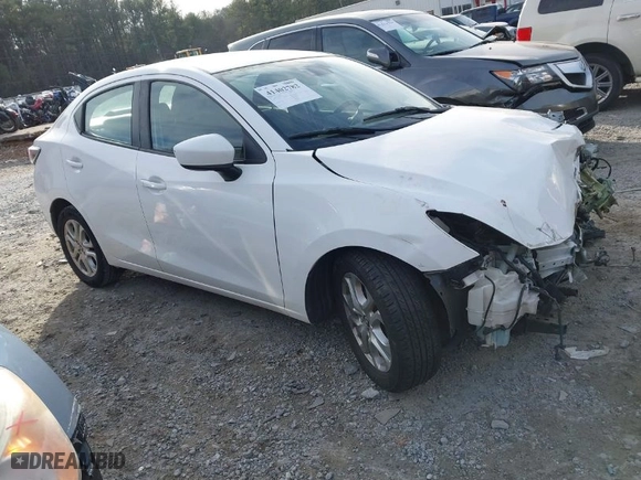 2017 Toyota Yaris iA with VIN 3MYDLBYV1HY192780, listed as a IAAI auction lot 41402782 with NaN miles. Bid and sale history available at carsss.com. Image 1.