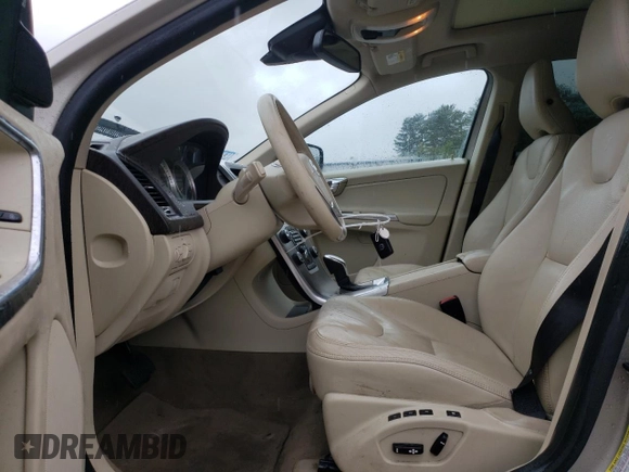 2013 Volvo XC60 3.2L z VIN YV4940DZ3D2451757, wystawiony jako Copart lot #58147575 z przebiegiem 86 021 mil mil oraz Czysty tytuł • Clean title. Historia ofert i sprzedaży dostępna na DreamBid. Obrazek 7.