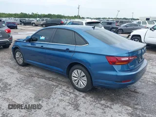 2019 Volkswagen Jetta S z VIN 3VWC57BU4KM005853, wystawiony jako IAAI lot #42183004 z przebiegiem 104 691 mil mil oraz . Historia ofert i sprzedaży dostępna na DreamBid. Obrazek 3.