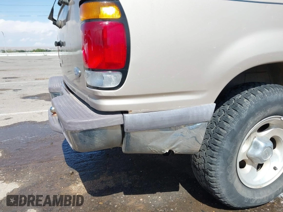 1997 Ford Explorer XL with VIN 1FMDU34E8VZC05433, listed as a IAAI auction lot 42149185 with 385,208 mi miles and . Bid and sale history available at DreamBid. Image 6.