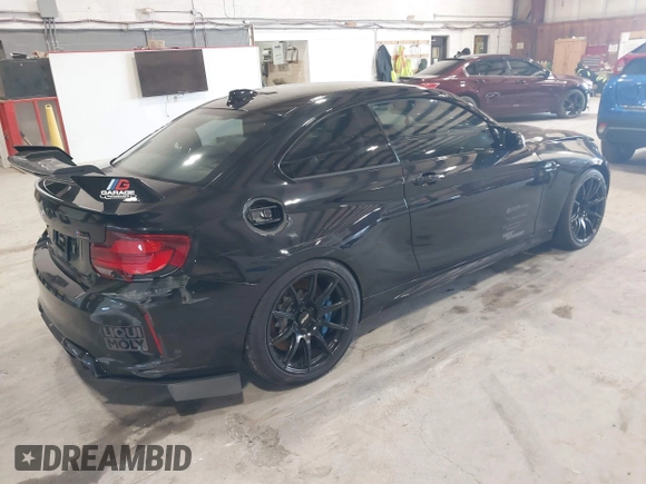2020 BMW M2 Competition z VIN WBS2U7C09L7F85590, wystawiony jako IAAI lot #41836200 z przebiegiem 59 729 mil mil oraz . Historia ofert i sprzedaży dostępna na DreamBid. Obrazek 4.