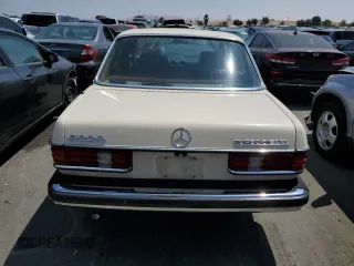 1984 Mercedes-Benz 300 300D-T with VIN WDBAB33AXEA157409, listed as a Copart auction lot 63612864 with 162,259 mi miles and Clean Title. Bid and sale history available at carsss.com. Image 6.
