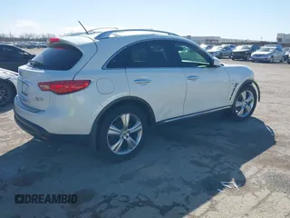 2017 Infiniti QX70 z VIN JN8CS1MU0HM143050, wystawiony jako IAAI lot #41712100 z przebiegiem 123 907 mil mil oraz . Historia ofert i sprzedaży dostępna na DreamBid. Obrazek 4.