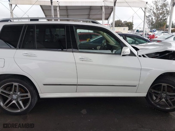 2013 Mercedes-Benz GLK-Class GLK 350 with VIN WDCGG5HB8DF965084, listed as a IAAI auction lot 41788621 with 98,392 mi miles. Bid and sale history available at carsss.com. Image 14.