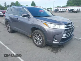 2019 Toyota Highlander SE z VIN 5TDKZRFHXKS316330, wystawiony jako IAAI lot #42183341 z przebiegiem 81 705 mil mil oraz . Historia ofert i sprzedaży dostępna na DreamBid. Obrazek 1.