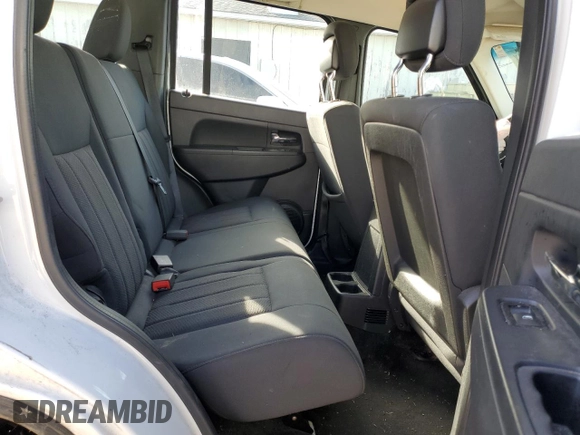 2011 Jeep Liberty Sport z VIN 1J4PN2GK8BW593944, wystawiony jako Copart lot #52571105 z przebiegiem Nie podano mil oraz Nie do naprawy • Non repairable. Historia ofert i sprzedaży dostępna na DreamBid. Obrazek 11.