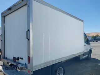 2018 Ford Transit z VIN 1FDBF8ZM6JKA62161, wystawiony jako IAAI lot #42468263 z przebiegiem 70 057 mil mil oraz . Historia ofert i sprzedaży dostępna na DreamBid. Obrazek 4.