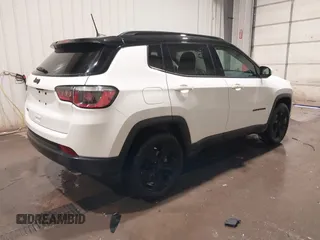 2018 Jeep Compass Latitude z VIN 3C4NJDBB9JT454213, wystawiony jako IAAI lot #41534368 z przebiegiem 109 126 mil mil oraz . Historia ofert i sprzedaży dostępna na DreamBid. Obrazek 4.
