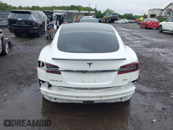 2013 Tesla Model S Performance z VIN 5YJSA1CP9DFP20778, wystawiony jako IAAI lot #42511532 z przebiegiem Nie podano mil oraz . Historia ofert i sprzedaży dostępna na DreamBid. Obrazek 17.