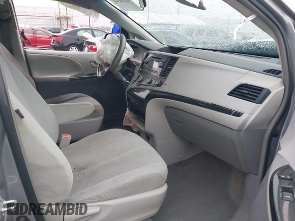 2012 Toyota Sienna z VIN 5TDZK3DC6CS263912, wystawiony jako IAAI lot #42174360 z przebiegiem 95 216 mil mil oraz . Historia ofert i sprzedaży dostępna na DreamBid. Obrazek 5.