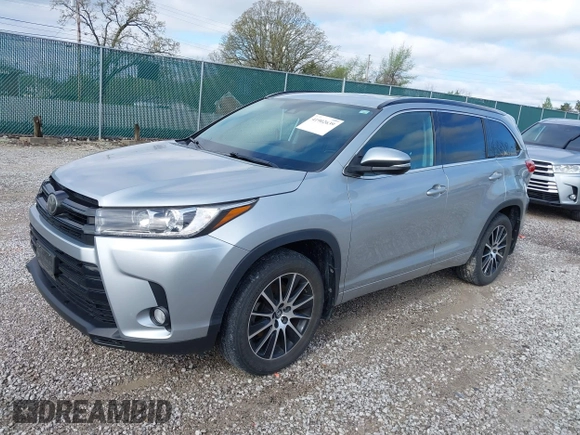 2018 Toyota Highlander SE z VIN 5TDJZRFHXJS800427, wystawiony jako IAAI lot #41902639 z przebiegiem 88 140 mil mil oraz . Historia ofert i sprzedaży dostępna na DreamBid. Obrazek 17.