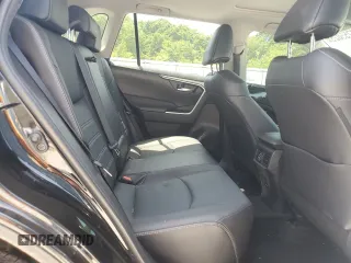 2022 Toyota RAV4 XLE Premium z VIN 2T3A1RFV7NW296422, wystawiony jako Copart lot #56755025 z przebiegiem 44 934 mil mil oraz Szkoda całkowita • Salvage title. Historia ofert i sprzedaży dostępna na DreamBid. Obrazek 10.