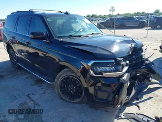 2022 Ford Expedition XLT z VIN 1FMJU1HTXNEA03300, wystawiony jako IAAI lot #42218479 z przebiegiem 32 300 mil mil oraz . Historia ofert i sprzedaży dostępna na DreamBid. Obrazek 1.