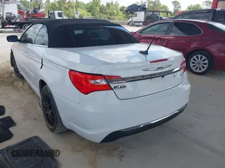 2011 Chrysler 200 Touring z VIN 1C3BC2EB4BN589344, wystawiony jako IAAI lot #42171091 z przebiegiem 148 148 mil mil oraz . Historia ofert i sprzedaży dostępna na DreamBid. Obrazek 3.