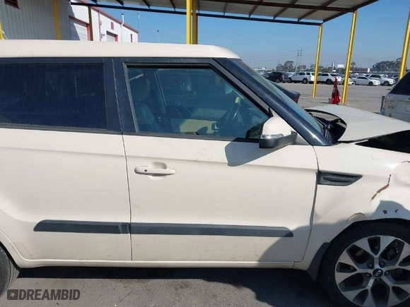 2013 Kia Soul + with VIN KNDJT2A6XD7760122, listed as a IAAI auction lot 41652106 with 116,237 mi miles. Bid and sale history available at carsss.com. Image 13.