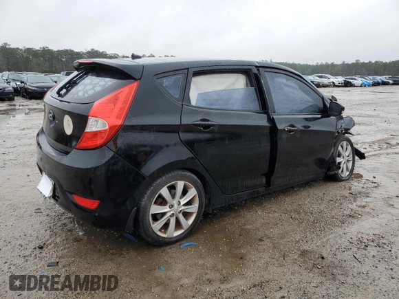 2013 Hyundai Accent SE with VIN KMHCU5AE1DU130498, listed as a Copart auction lot 48316105 with 0 mi miles and Salvage Title. Bid and sale history available at carsss.com. Image 3.
