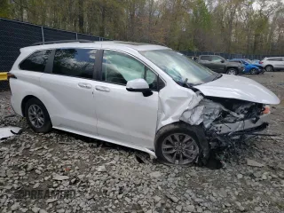 2023 Toyota Sienna XLE z VIN 5TDYRKEC8PS174428, wystawiony jako Copart lot #53270175 z przebiegiem 18 003 mil mil oraz Szkoda całkowita • Salvage title. Historia ofert i sprzedaży dostępna na DreamBid. Obrazek 4.
