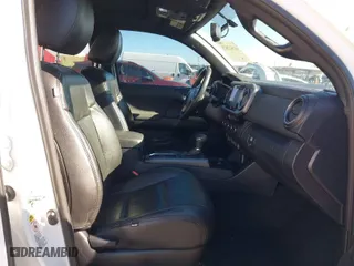 2017 Toyota Tacoma SR5 with VIN 3TMDZ5BN3HM023813, listed as a IAAI auction lot 41522828 with 128,533 mi miles. Bid and sale history available at carsss.com. Image 5.