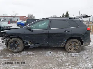 2018 Jeep Cherokee Limited with VIN 1C4PJMDX8JD530088, listed as a IAAI auction lot 41213375 with 96,210 mi miles. Bid and sale history available at carsss.com. Image 15.
