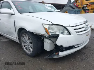 2006 Toyota Avalon XL z VIN 4T1BK36B26U103625, wystawiony jako IAAI lot #42179414 z przebiegiem 256 027 mil mil oraz . Historia ofert i sprzedaży dostępna na DreamBid. Obrazek 6.