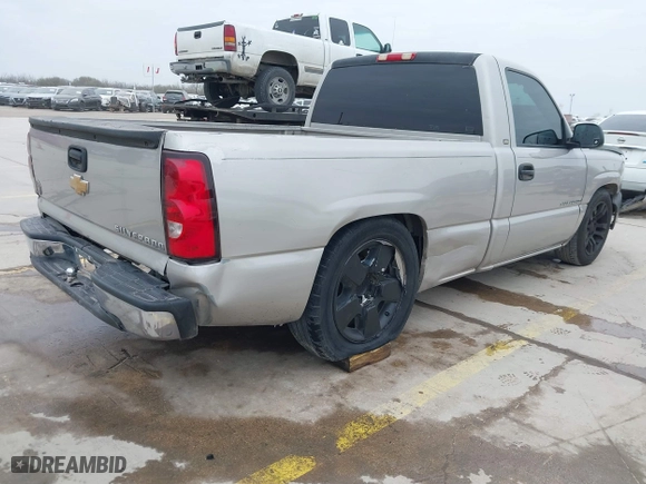 2005 Chevrolet Silverado 1500 Work Truck with VIN 1GCEC14X35Z189059, listed as a IAAI auction lot 41624369 with 201,053 mi miles. Bid and sale history available at carsss.com. Image 4.