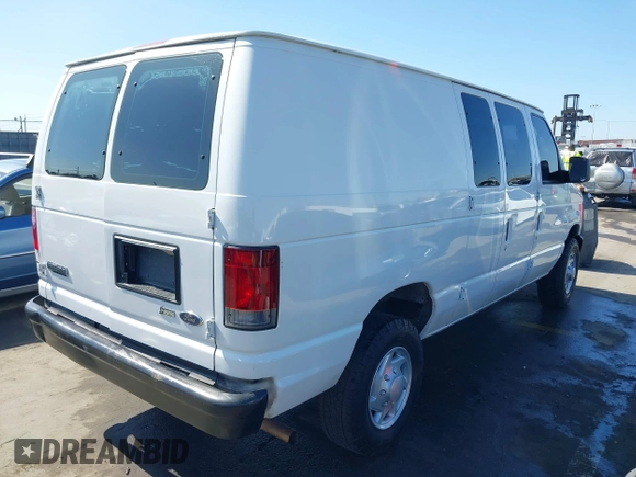2009 Ford Econoline Cargo z VIN 1FTNE24W59DA32515, wystawiony jako IAAI lot #41622501 z przebiegiem 331 536 mil mil oraz . Historia ofert i sprzedaży dostępna na DreamBid. Obrazek 4.