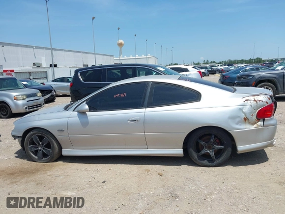 2004 Pontiac GTO z VIN 6G2VX12G04L295369, wystawiony jako IAAI lot #42244826 z przebiegiem Nie podano mil oraz . Historia ofert i sprzedaży dostępna na DreamBid. Obrazek 13.