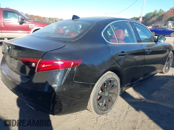 2018 Alfa Romeo Giulia Ti with VIN ZARFAECN5J7568934, listed as a IAAI auction lot 40881530 with 32,534 mi miles and . Bid and sale history available at DreamBid. Image 4.