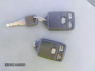 1996 Chevrolet Tahoe z VIN 1GNEK13R9TJ357134, wystawiony jako IAAI lot #42218520 z przebiegiem 213 135 mil mil oraz . Historia ofert i sprzedaży dostępna na DreamBid. Obrazek 11.