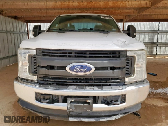 2018 Ford F-250 XL with VIN 1FT7X2B68JEB42253, listed as a Copart auction lot 62871265 with 194,846 mi miles and Clean title. Bid and sale history available at DreamBid. Image 5.