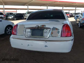 2002 Lincoln Town Car Sig. with VIN 1LNHM82W02Y626302, listed as a IAAI auction lot 41988496 with 193,346 mi miles. Bid and sale history available at carsss.com. Image 13.