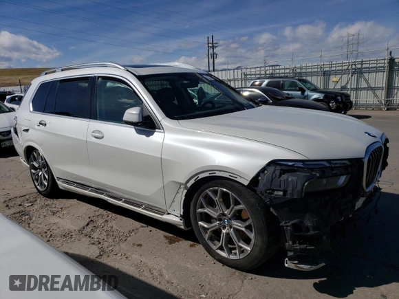 2023 BMW X7 xDrive40i z VIN 5UX23EM06P9N62562, wystawiony jako Copart lot #44948594 z przebiegiem 35 091 mil mil oraz Szkoda całkowita • Salvage title. Historia ofert i sprzedaży dostępna na DreamBid. Obrazek 4.