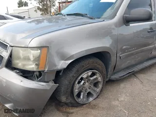 2007 Chevrolet Suburban LT with VIN 3GNFC16007G191138, listed as a IAAI auction lot 41425886 with 150,250 mi miles. Bid and sale history available at carsss.com. Image 14.