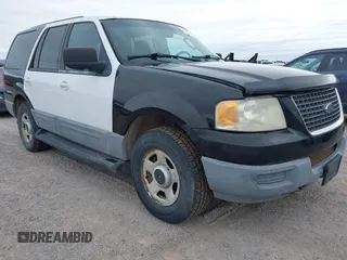 2003 Ford Expedition Special Service with VIN 1FMPU16L83LB21609, listed as a IAAI auction lot 40868519 with 125,518 mi miles. Bid and sale history available at carsss.com. Image 1.