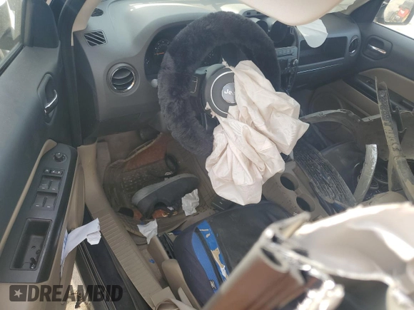 2014 Jeep Patriot Latitude with VIN 1C4NJPFA9ED509614, listed as a Copart auction lot 52938095 with 29,212 mi miles and Salvage title. Bid and sale history available at DreamBid. Image 8.