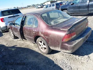 1998 Nissan Maxima GXE z VIN JN1CA21A0WT402950, wystawiony jako IAAI lot #41825084 z przebiegiem 244 042 mil mil oraz . Historia ofert i sprzedaży dostępna na DreamBid. Obrazek 3.