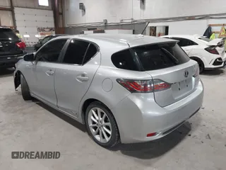 2012 Lexus CT 200h z VIN JTHKD5BH0C2112169, wystawiony jako IAAI lot #42091355 z przebiegiem 260 644 mil mil oraz . Historia ofert i sprzedaży dostępna na DreamBid. Obrazek 3.